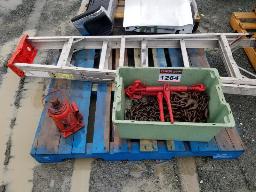 3 Chaines &agrave; crochet, 2 tenders &agrave; cliquet, jack &agrave; bouteille, escabeau