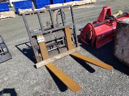 Carcan avec fourche hydraulique