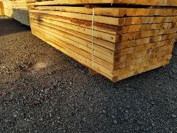 Environ 130 morceaux de 3po x 4po x 12pi