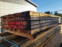 Environ 65 morceaux de 3po x 4po x 10pi