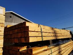 Environ 55 morceaux de 3po x 4po x 10pi