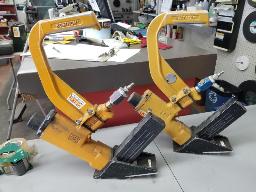 BOSTITCH 2 cloueuses a plancher bois franc