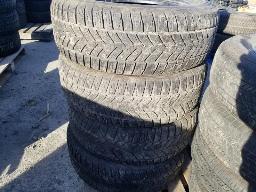 4 Pneus GOODYEAR 235/65R14 hiver