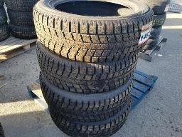 4 Pneus TOYO 235/55R20 hiver