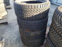 4 Pneus TOYO 235/50R17-hiver