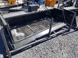 1 Godet 73'' vibrant hydraulique, attache skid steer, neuf