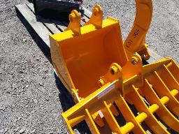 1 Godet &agrave; dents 24'' pour CAT305, neuf