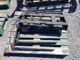 1 Carcan hydraulique avec fourche 3''x27'' pour chargeur compact, attache skid steer , neuf