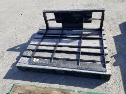 1 Niveleur de terrain attache skid steer, neuf *
