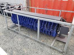 Balai a angle 72po attache skid steer, boitier 88po x 53po x 31po, 650Lbs, neuf