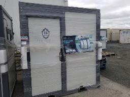 Toilette-douche 85x75x93, trou dans le bas, tuyauterie a r&eacute;parer NEUF