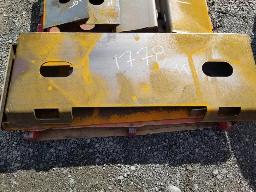 2 plaques 45po pour attache skid steer, neuf