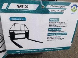 AGT Set de fourche avec carcan mod&egrave;le SA attache skid steer, neuf