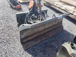 Gratte pivotante attache skid steer 57po