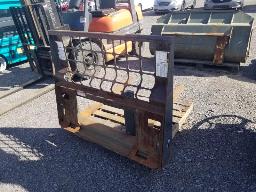 Set de fourche avec carcan ? attache skid steer