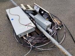 1 panneau 200Amp avec disjoncteurs + mat &eacute;lectrique + fil triplex 125pi + 2 chaufferettes 220V
