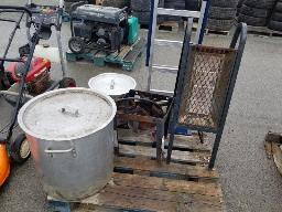 1 bruleur propane + 2 chaudrons + 1 chauffe terrasse + 1 diable