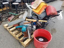 Lot outils vari&eacute;s pour int&eacute;rieur et ext&eacute;rieur
