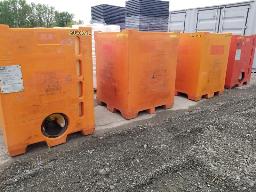 Lot de 5 r&eacute;servoirs 1100L lav&eacute;s, 61po de haut