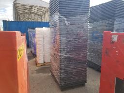 Lot de 50 palettes en plastique empilables 40po x 48po
