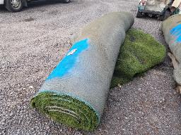 Rouleau tapis gazon synth&eacute;tique environ 15pi de long