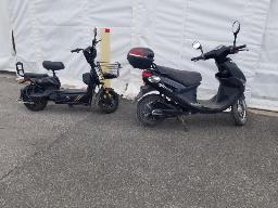 2 mobylettes &eacute;lectrique sans batterie - &eacute;tat inconnu