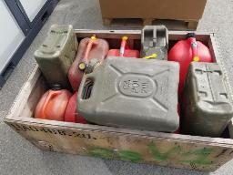 Lot b&acirc;che de 40' + 2 de 20' + Lot de bidon d'essence + lot pi&egrave;ces auto et camion