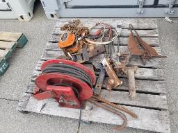 D&eacute;vidoir a graisse + palan a chaine 2 tonnes + set attelage 2 5/16