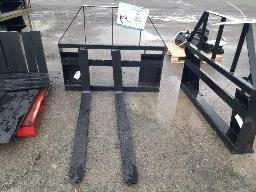 1 Carcan et fourche 4''x48'' cap 4000 lbs, attache skid steer neuf