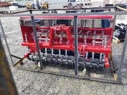 1 Semoir attache skid steer ou 3 points, neuf