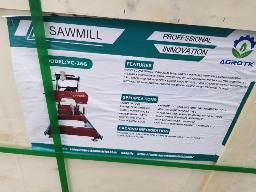 1 Moulin &agrave; scie portable , moteur 15HP, coupe max 30'' longueur lame 144'', neuf