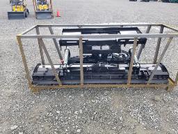 1 Gratte &agrave; neige 84'', pivotante, hydraulique, attache skid steer, neuve