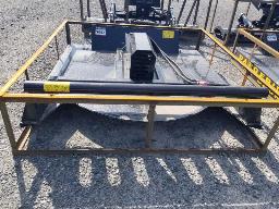 1 D&eacute;brousailleuse 72'' attache skid steer neuve