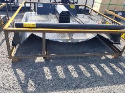 1 D&eacute;brousailleuse 72'' attache skid steer neuve