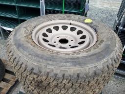 4 pneus &eacute;t&eacute; 265/70R17 Goodyear Wrangler ATS avec jante GM 6X139.7