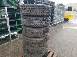 6 pneus &eacute;t&eacute; LT245/75R16 avec jantes 8 X 165