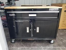 Coffre a outils YUKON 46 po, plusieurs tiroirs, roulettes, serrure incluse