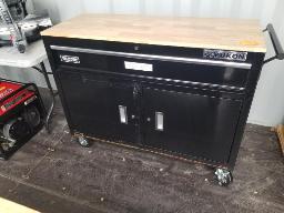 Coffre a outils YUKON 46 po, plusieurs tiroirs, roulettes, serrure incluse