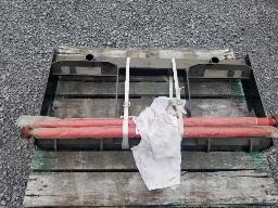 Set de fourche 47po pour balle de foin avec carcan attache  skid steer