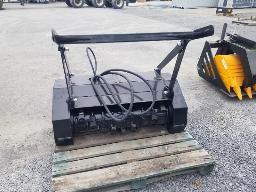 Abatteuse 30po maximum coupe 13po de diam&egrave;tre attache skid steer pour mini chargeur