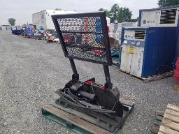 Treuil hydraulique 25000Lbs, 125 pieds cable attache skid steer