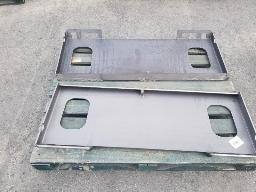 2 bases de montage skid steer 44po