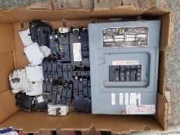 Panneau &eacute;lectrique Square D 100 amp 120/240Volts + 35 disjoncteurs vari&eacute;s