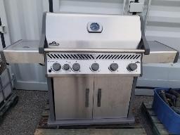 BBQ NAPOL&Eacute;ON Rogue XT 6 br&ucirc;leurs, 69000BTU