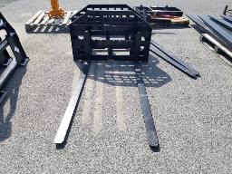 Set de fourche 60po x 3po avec carcan attache skid steer