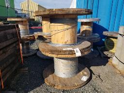 4 Tourets de bois 48po x 24 x 24