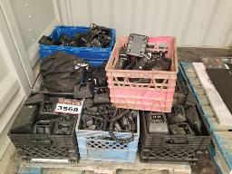 Lot radio- chargeur -&eacute;tuis- micro