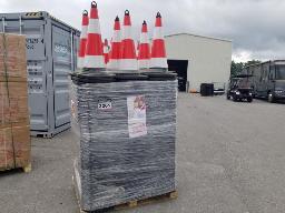 250 c&ocirc;nes de s&eacute;curit&eacute; , neufs