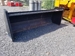Gratte a neige 8' attache John Deere