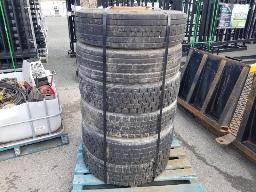 6 pneus 225/70R19.5 avec jantes